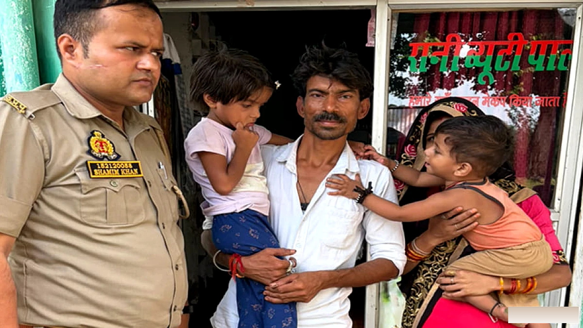 महोबा पुलिस ने मासूम बेटी को ढूंढा, पिता ने खुशी में गले लगाया