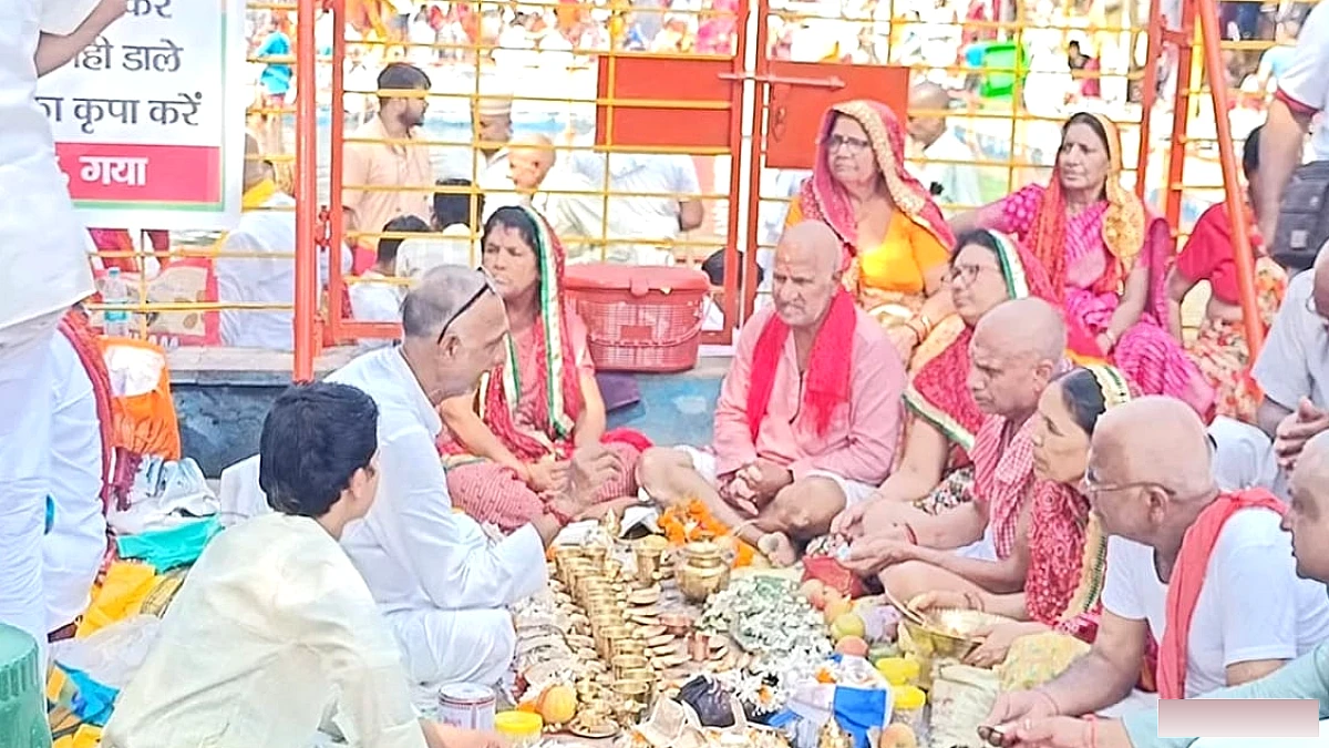 गया में पितृपक्ष मेला: 16 वेदी पर उमड़ी आस्था, पिंडदान और गजकर्ण तर्पण का महत्व