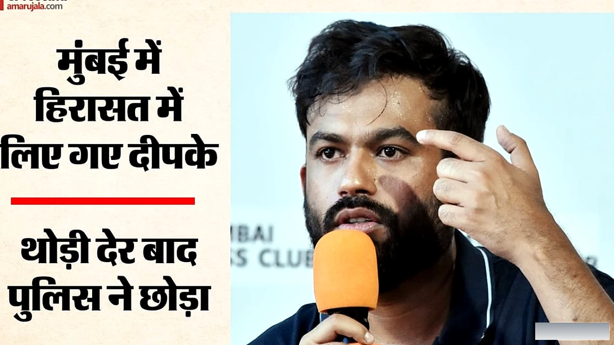 मुंबई में मरीन ड्राइव पर प्लेकार्ड लेकर आए अभिजीत दीपके को पुलिस ने कुछ देर के लिए हिरासत में लिया, फिर रिहा किया