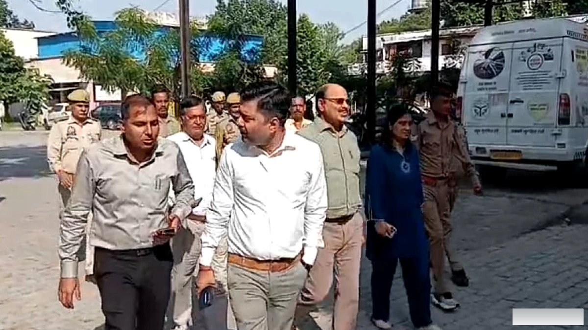 कानपुर के आरटीओ में छह होमगार्ड तैनात, अधिकारी निरीक्षण कर वाहन मालिकों से पूछताछ