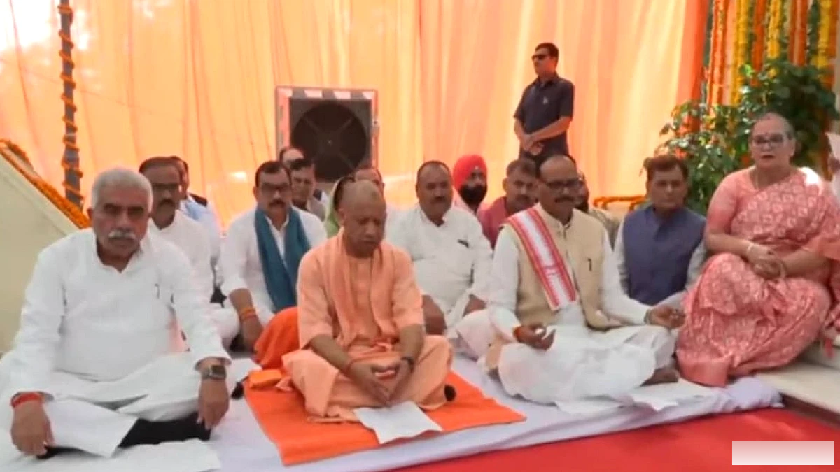 योगी ने बापू को श्रद्धांजलि दी, भजन सुने और कहा‑‘उनके विचार आज भी हमारा मार्गदर्शन करते हैं’