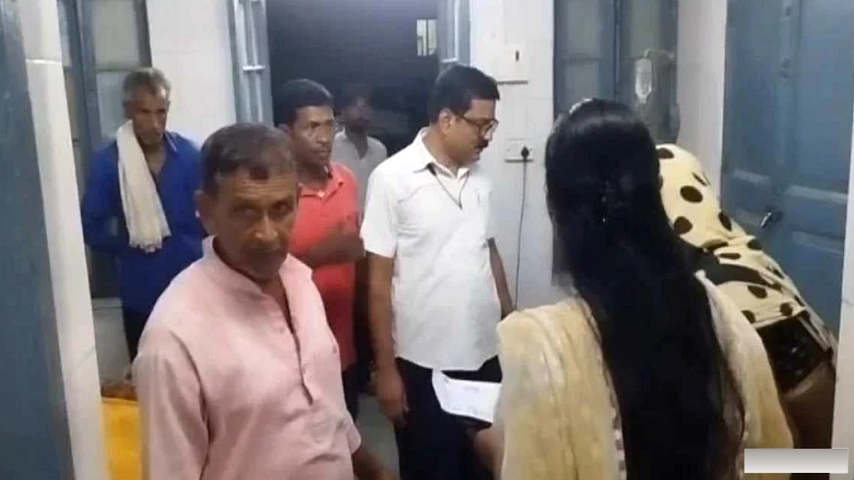 मुजफ्फरपुर में पलटी नाव, पानी में डूबे 11 लोग; 10 को बचाया, 22 वर्षीय युवक अब भी लापता