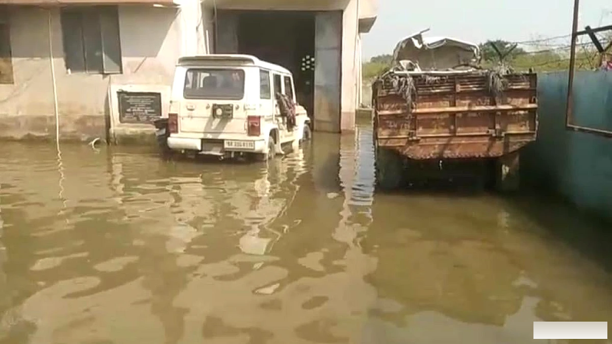 वैशाली के राघोपुर में फिर बाढ़ का कहर, गांव-थाना-बाजार जलमग्न; 40 स्कूलों में पठन-पाठन बंद