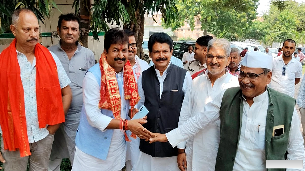तिरहुत शिक्षक सीट पर मुकाबला बहुकोणीय, कांग्रेस प्रवक्ता राजेश राठौड़ निर्दलीय मैदान में उतरे