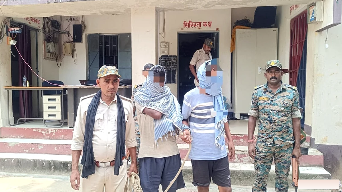 बाइक सीट के नीचे छिपी ब्राउन शुगर तस्करी में दो तस्कर गिरफ्तार