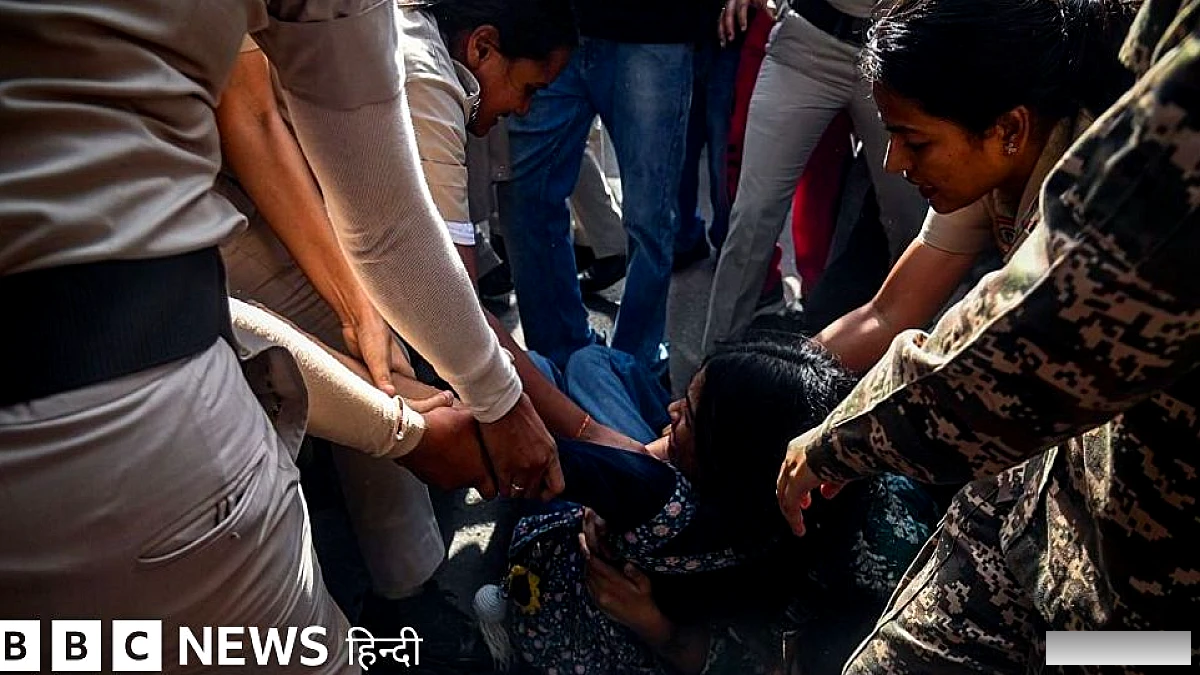 महिला पत्रकारों ने पुलिस पर लगाया यौन हमले का आरोप