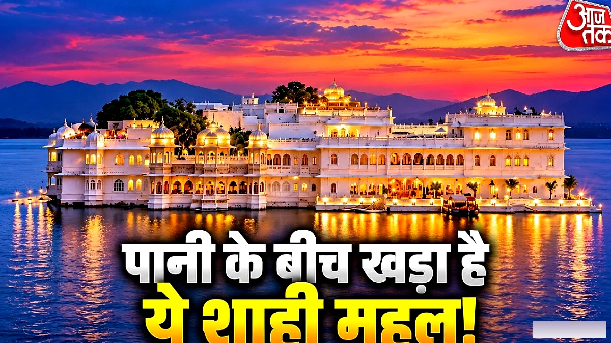 झील के बीच तैरता सफेद महल, पहुँचना है नाव से