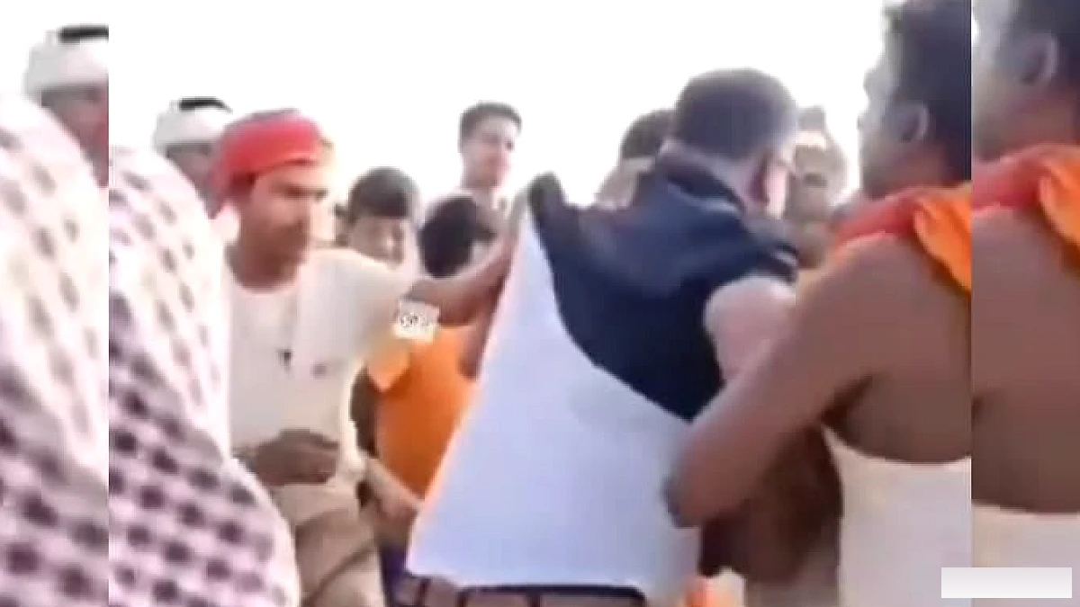 सारण में तटबंध टूटने पर भड़का ग्रामीणों का गुस्सा, पानापुर में जेई को घेरा; जमकर हुई तीखी बहस