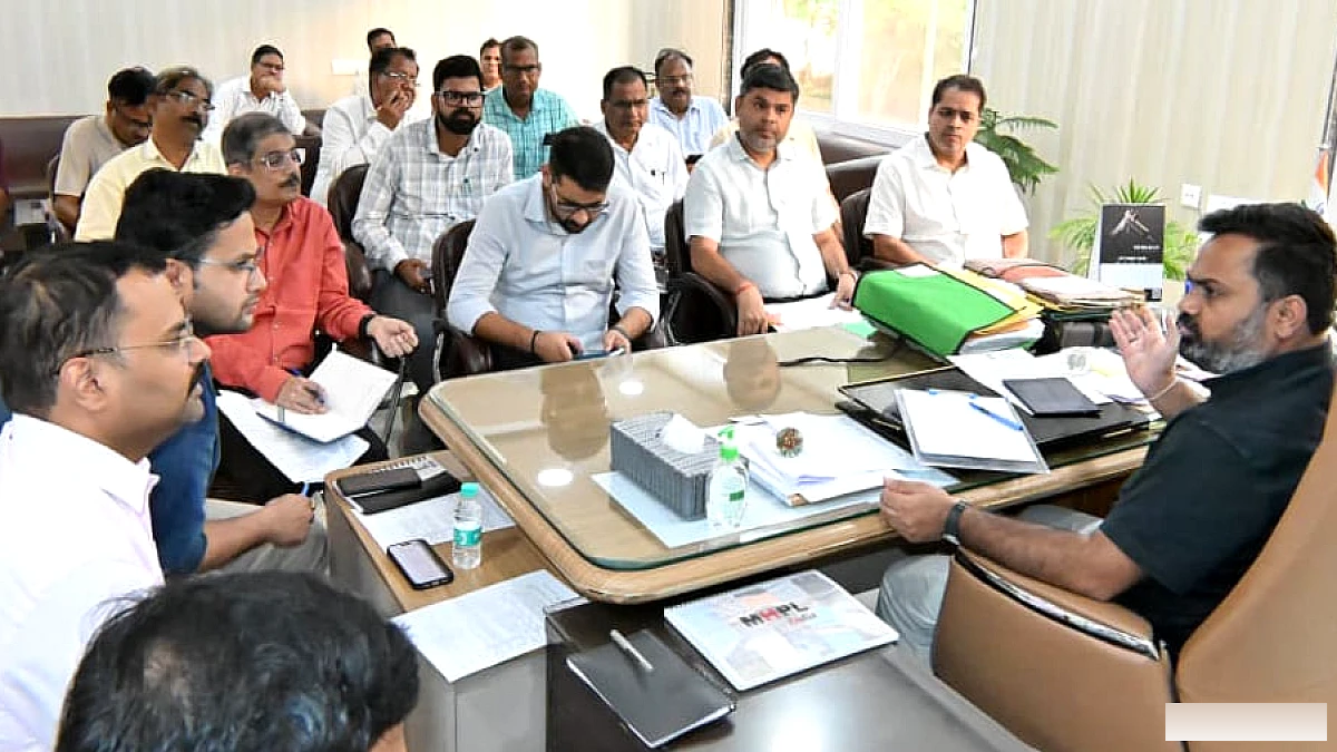 मंधना रेलवे स्टेशन को टर्मिनल बनाया जाएगा, पार्किंग सुविधा हेतु समिति ने निरीक्षण किया