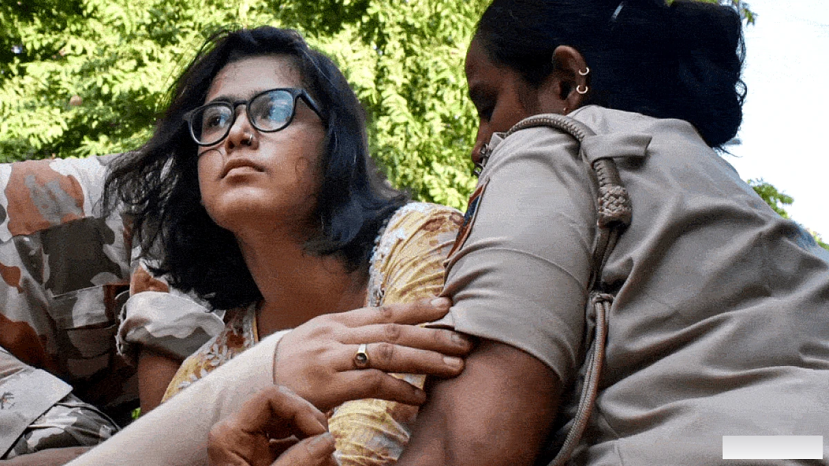 नेहा की हिरासत पर विपक्षी नेताओं का विरोध: दिल्ली पुलिस पर क्यों भड़के, पूरी कहानी