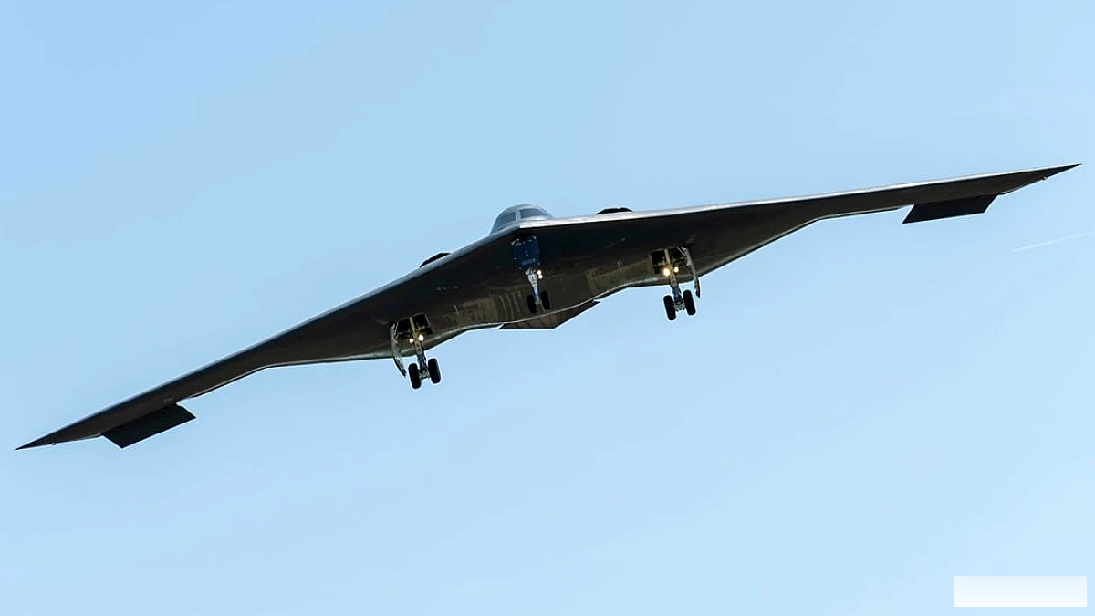 अमेरिका ने RAF फेयरफोर्ड एयरबेस से सभी बमवर्षक हटाए, कारण और ट्रम्प का ईरान पर नया बयान
