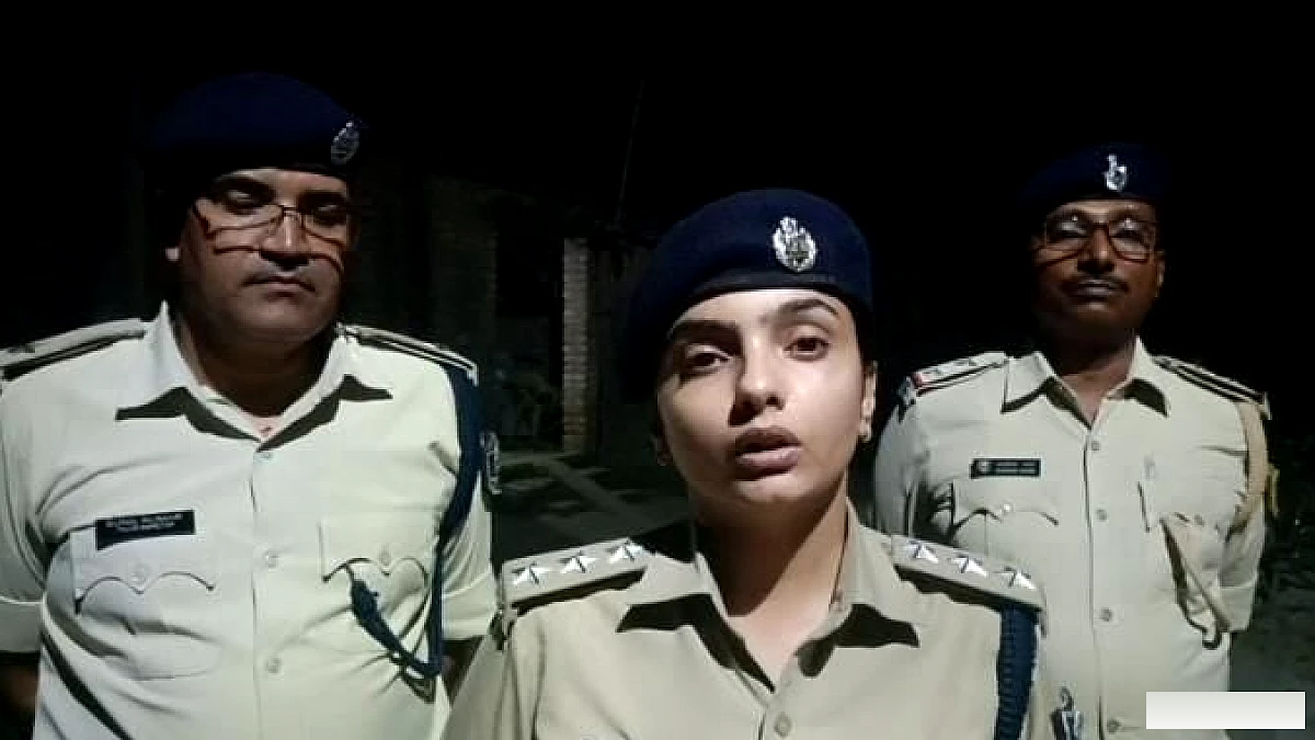 युवक की संदिग्ध मृत्यु, पत्नी और बेटा फरार; दो पड़ोसी पर हत्या का आरोप