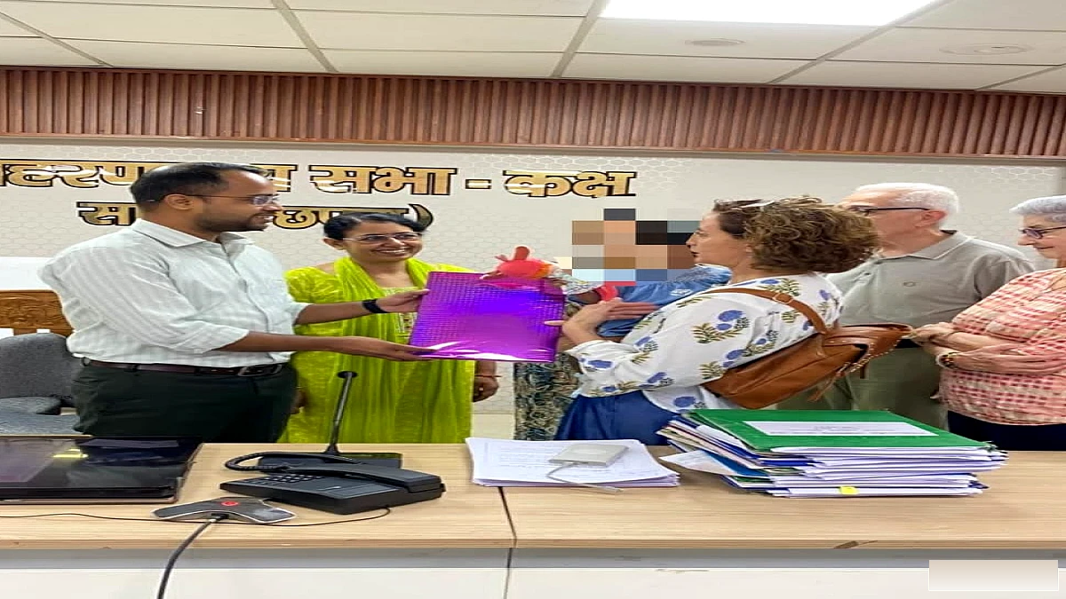 सारण का शिशु स्पेन की एकल मां को मिला, नया परिवार और उज्ज्वल भविष्य