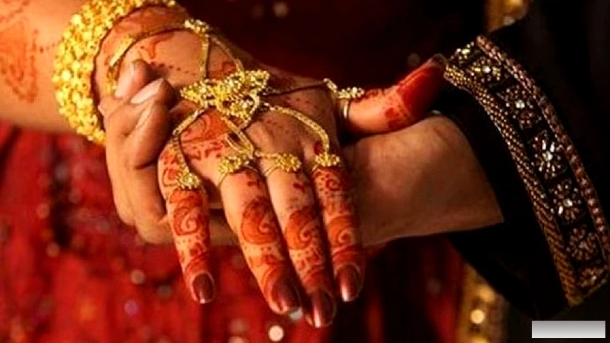 तमिलनाडु में शादी के अवसर पर 8 ग्राम सोना और रेशमी साड़ी देने की योजना का एलान