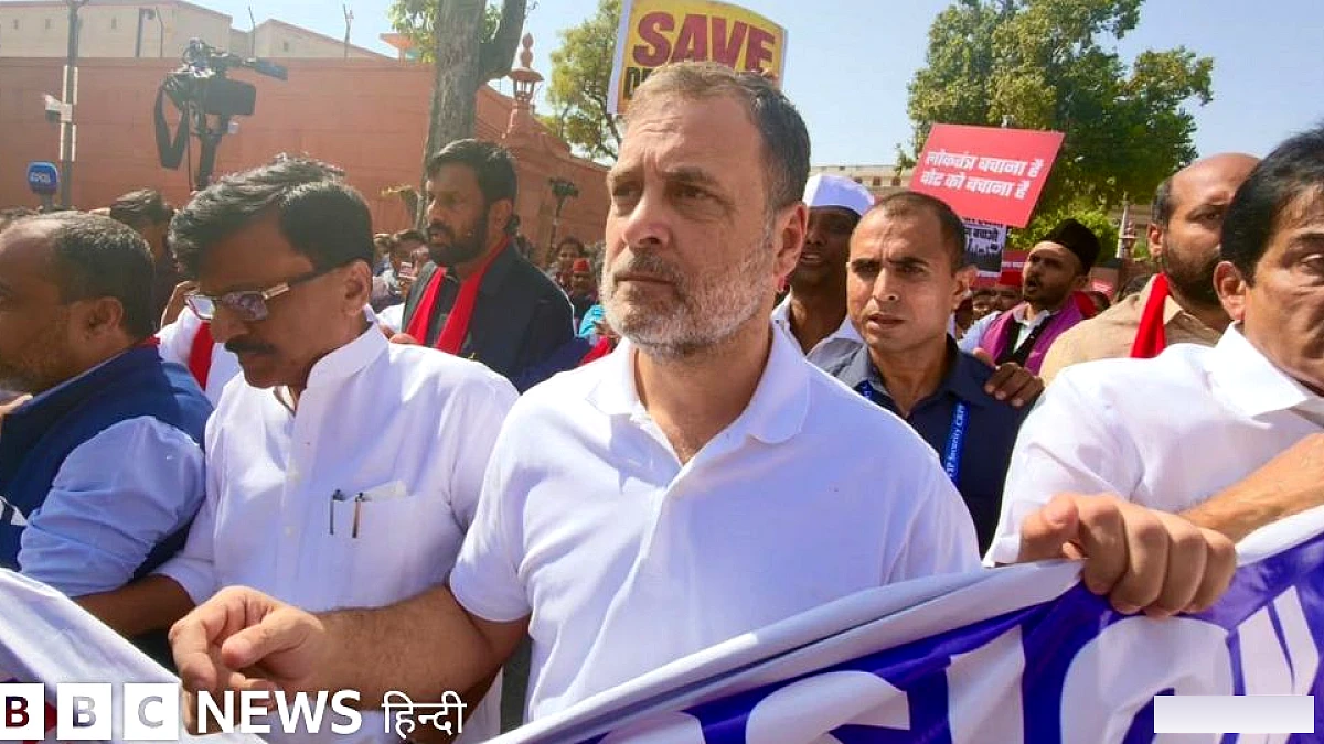 ज्ञानेश इट्स डन ब्रो' की तख़्ती लिए राहुल का विपक्षी सांसदों के साथ मार्च