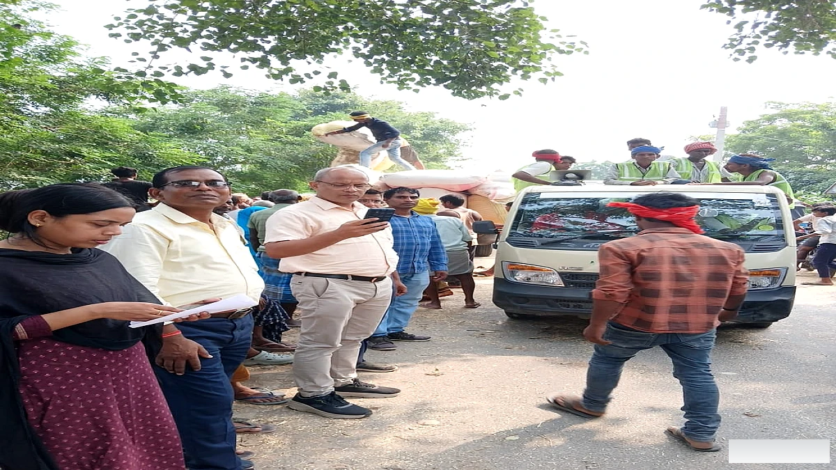 तटबंध टूटने के बाद सारण में बाढ़ का व्यापक असर, 4.60 लाख आबादी प्रभावित; 128 नावें तैनात