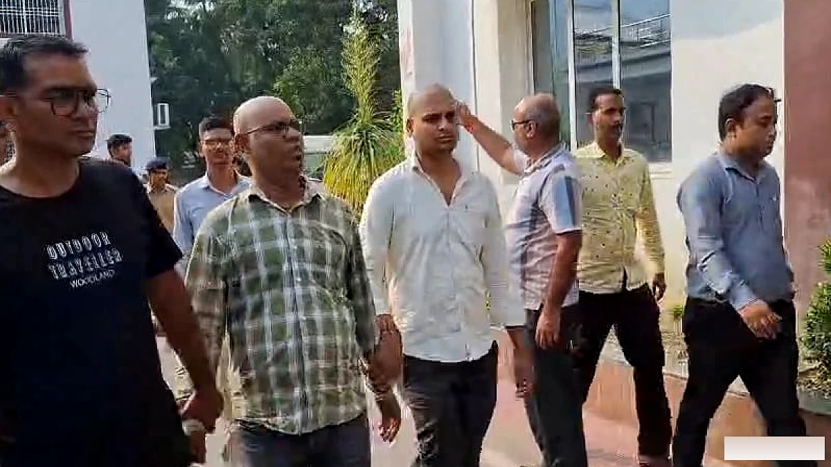 बेगूसराय में निगरानी की कार्रवाई, 25 हजार रुपये रिश्वत लेते असिस्टेंट कमिश्नर और डाटा ऑपरेटर गिरफ्तार