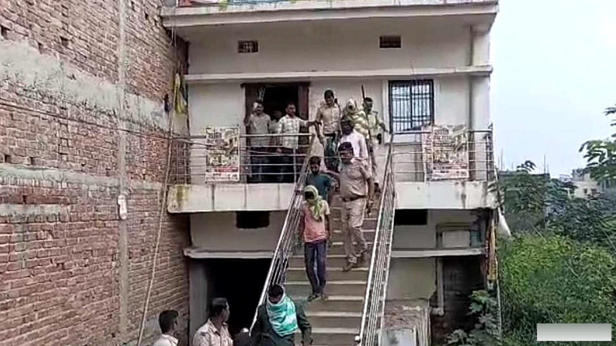 गेस्ट हाउस में जिस्म के धंधे का पूरा इंतजाम; पुलिस पहुंची तो नौ युवतियों के साथ छह युवक पकड़े गए