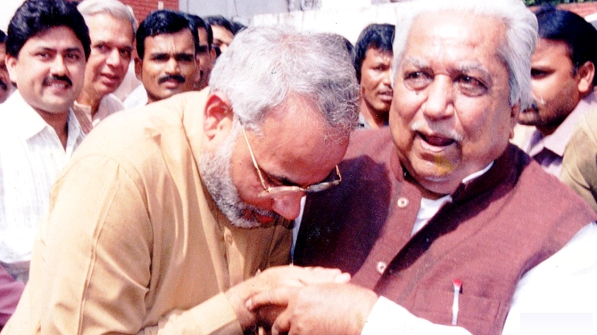 2001 में भाजपा के भीतर के बदलाव और मोदी का मुख्यमंत्री पद