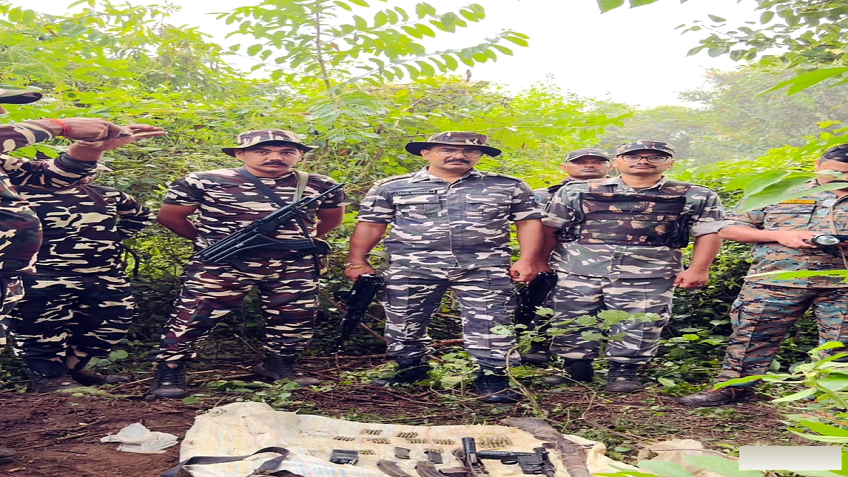 जंगल में छिपा था नक्सलियों का हथियार डिपो, सर्च ऑपरेशन में कार्बाइन-कट्टा समेत 92 कारतूस बरामद