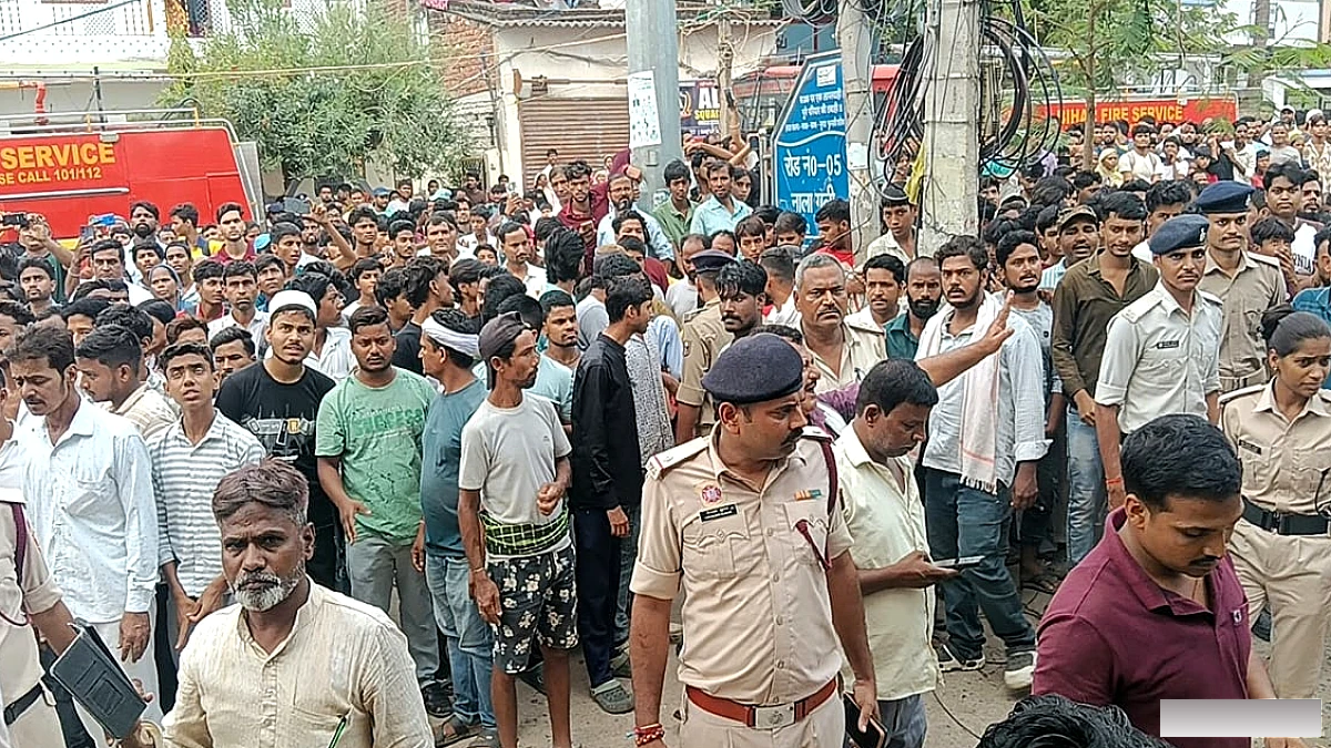 गैस सिलेंडर फटने से मकान में लगी भीषण आग, खाना बना रही महिला की जलकर मौत; बेटी और दो नाती सुरक्षित