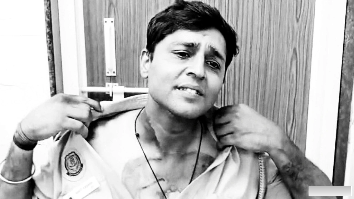 ड्यूटी पर कांस्टेबल को 40‑50 प्रदर्शनकारियों ने घेर कर पीटा, इलाज चल रहा है