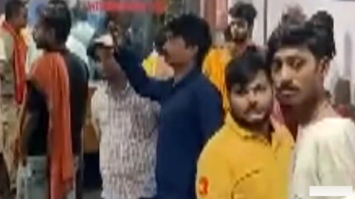 बस स्टैंड पर गोलीबारी, हड़कंप मचाया