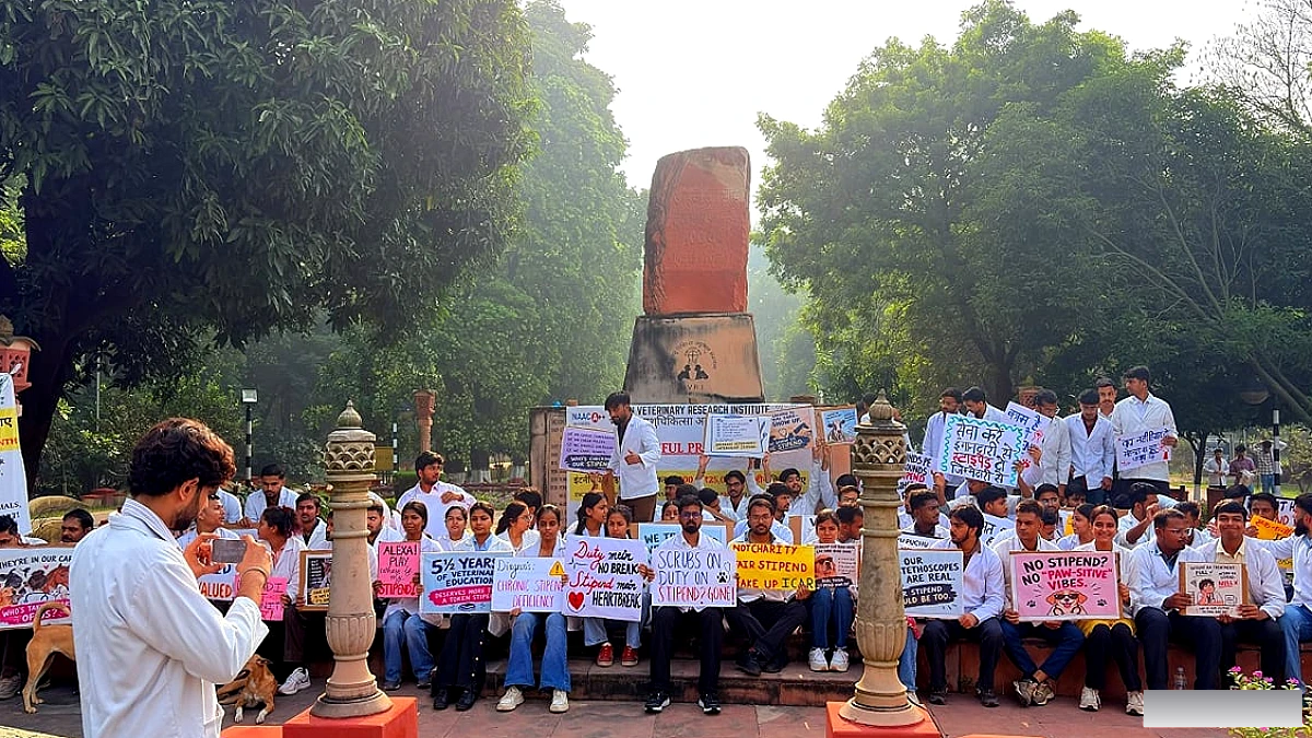 आईवीआरआई में छात्रों का प्रदर्शन चौथे दिन भी जारी, इंटर्नशिप स्टाइपेंड बढ़ाने की कर रहे मांग