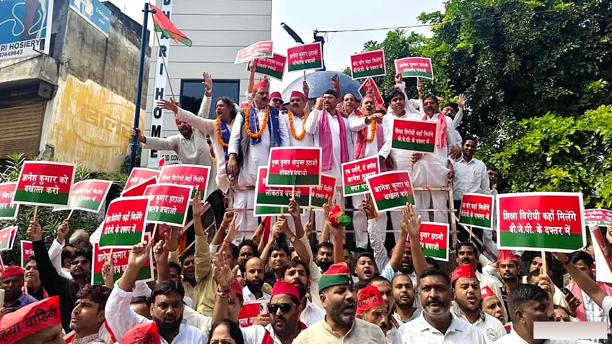 बरेली में सपा का हल्लाबोल: कथित वोट चोरी के मुद्दे पर भाजपा को घेरा, ज्ञानेश कुमार के खिलाफ नारेबाजी