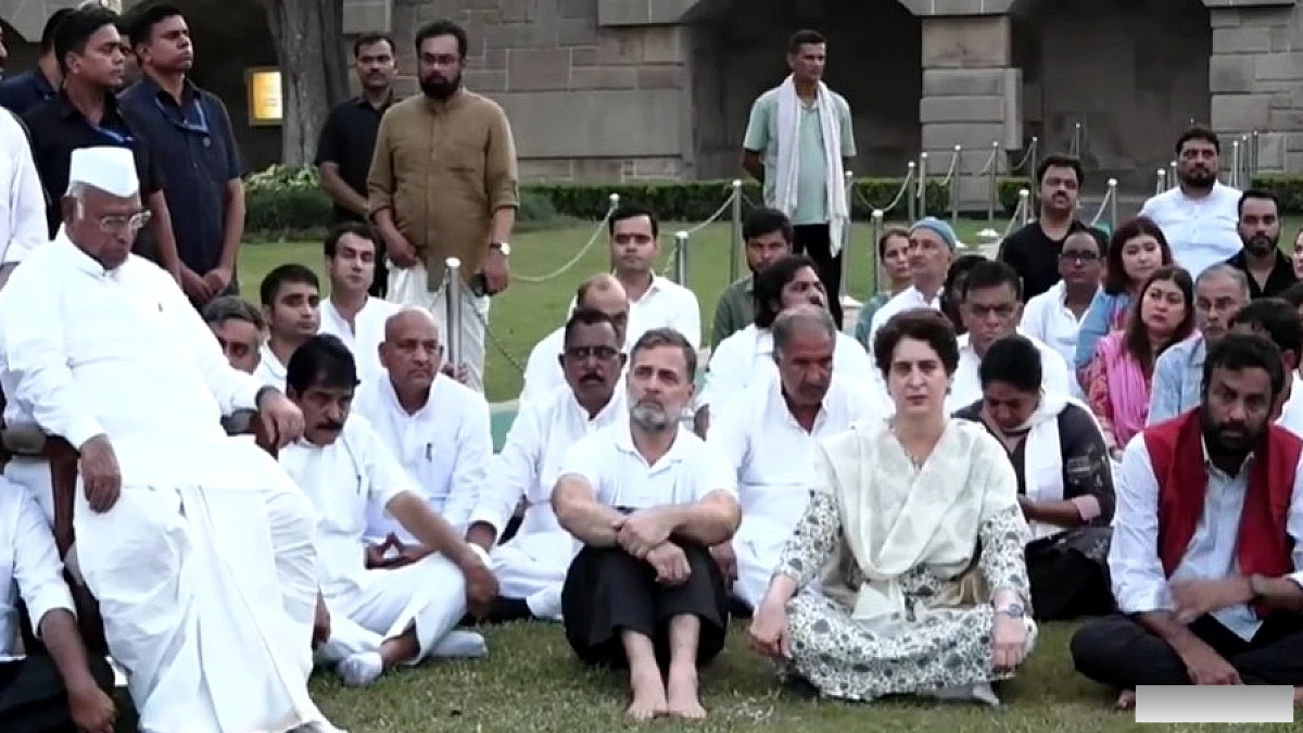 राहुल गांधी समेत विपक्षी सांसद राजघाट से रवाना, शुक्रवार को फिर से विरोध प्रदर्शन की तैयारी