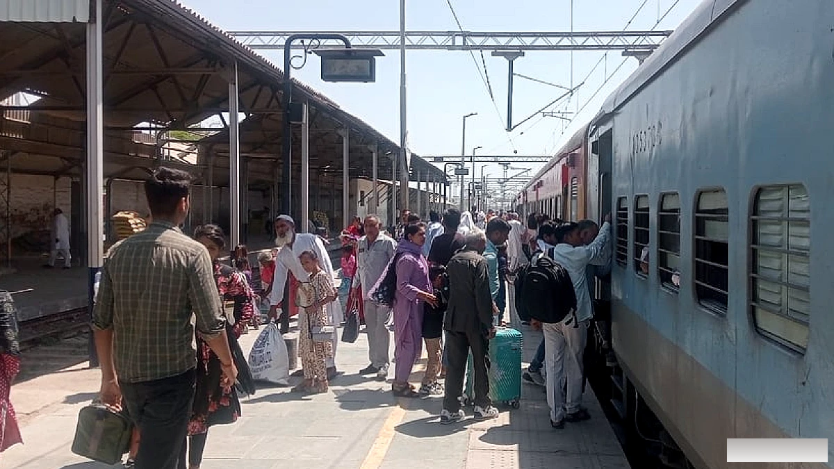 दिल्ली जाने वाली कई ट्रेनें रद्द, अलीगढ़ की पांच ईएमयू भी नहीं चलेंगी