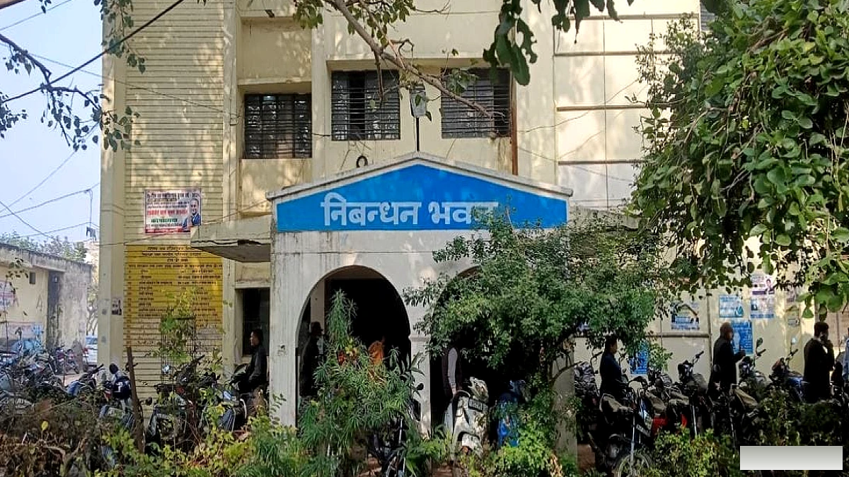 उत्तर प्रदेश में लेखपालों ने ऑनलाइन कार्य रोका, जाति-निवास एवं आय प्रमाणपत्र के लिए भटके नागरिक