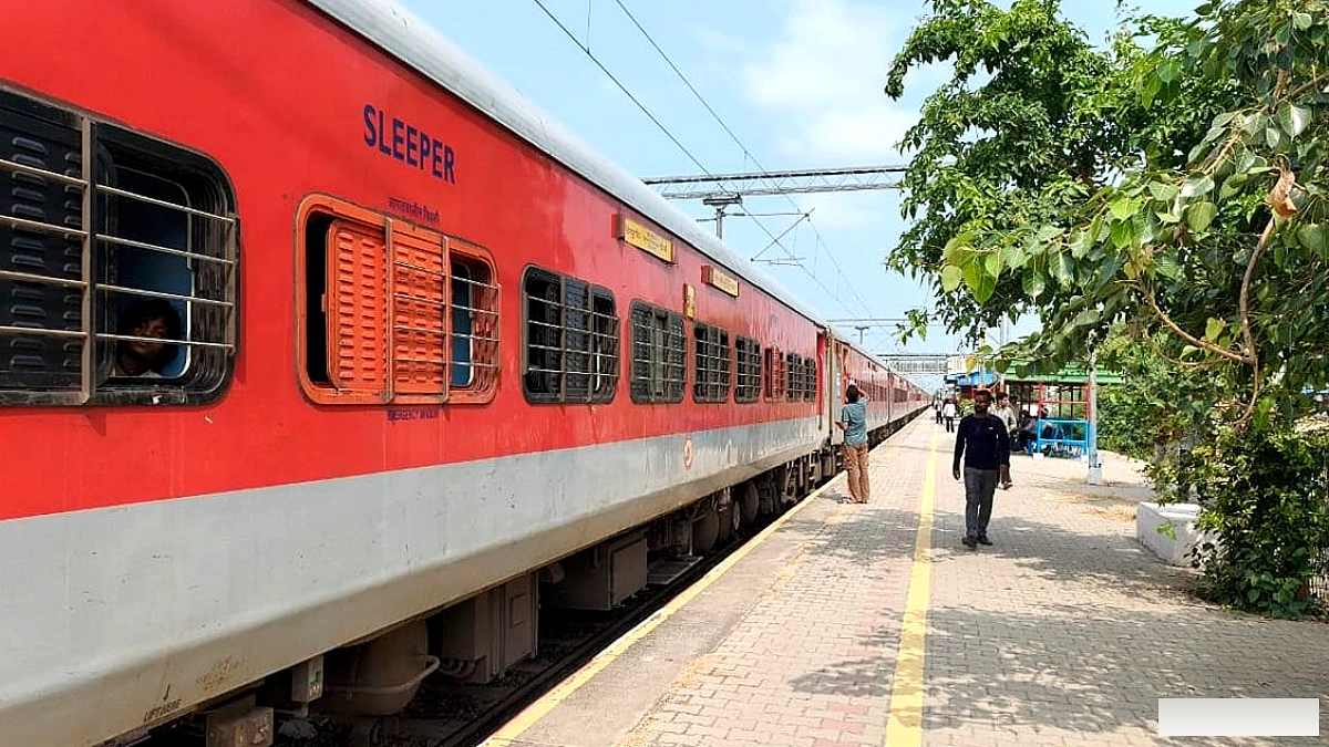 दिल्ली मार्ग पर यात्री सावधान: जंतर‑मंतर प्रदर्शन से पूर्व रेलवे ने कई ट्रेनें रद्द कर दी