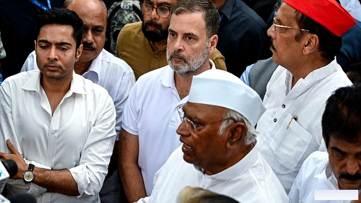 राहुल गांधी ने सेंट्रल हॉल में नेहरू का भाषण सुनाया, CEC ज्ञानेश कुमार को बर्खास्त करने की माँग दोहराई