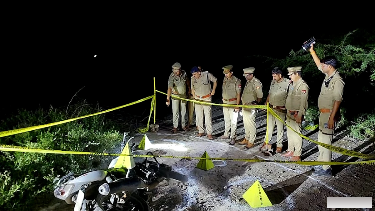 अलीगंज में दो इनामी अपराधियों को गिरफ्तार, तमंचे व बिना नंबर की बाइक बरामद