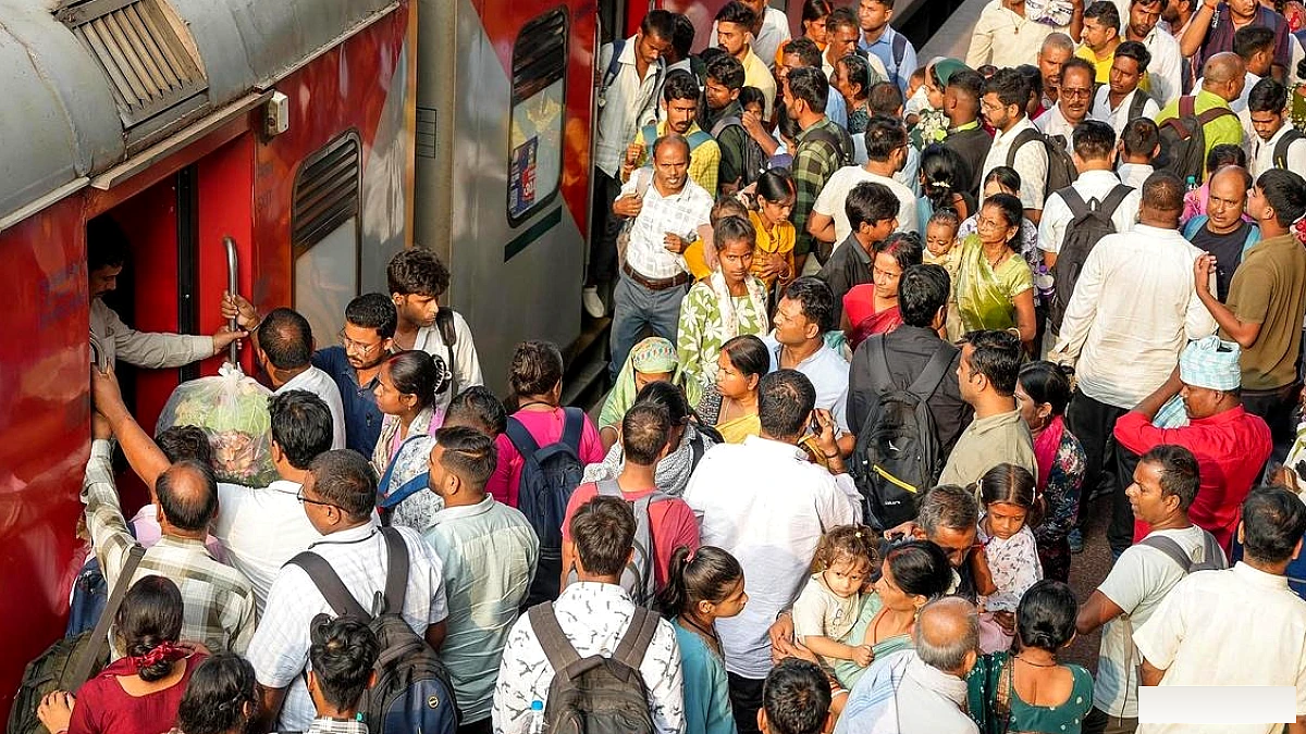 10 अक्टूबर को 170 ट्रेनों को रद्द, 9 ट्रेनों के स्टेशन बदलेंगे; यात्रा से पहले जाँचें स्टेटस