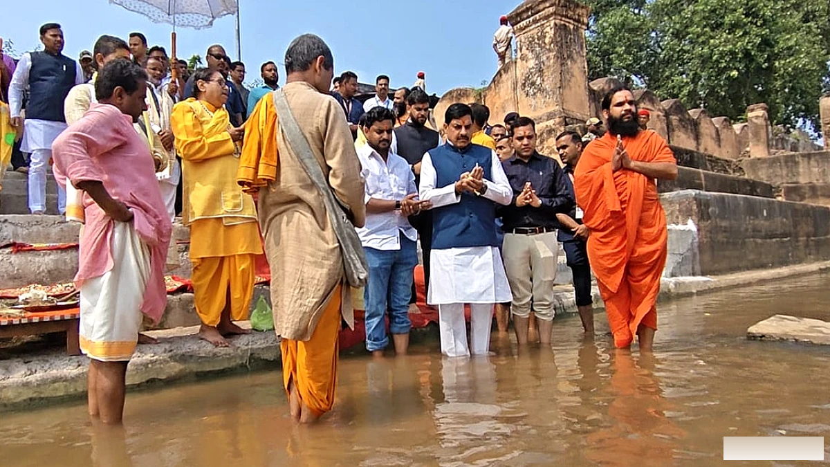 पितृपक्ष के अंतिम दिन गयाजी पहुंचे एमपी के सीएम मोहन यादव, फल्गु नदी में विधि-विधान से किया तर्पण