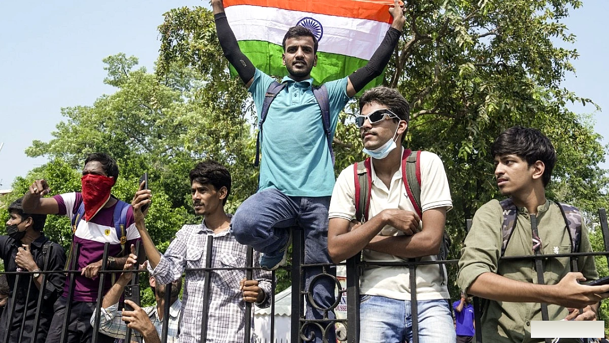 कनॉट प्लेस में युवा समूह ने CJP प्रदर्शन के विरोध में पीएम मोदी के समर्थन में नारे लगाए