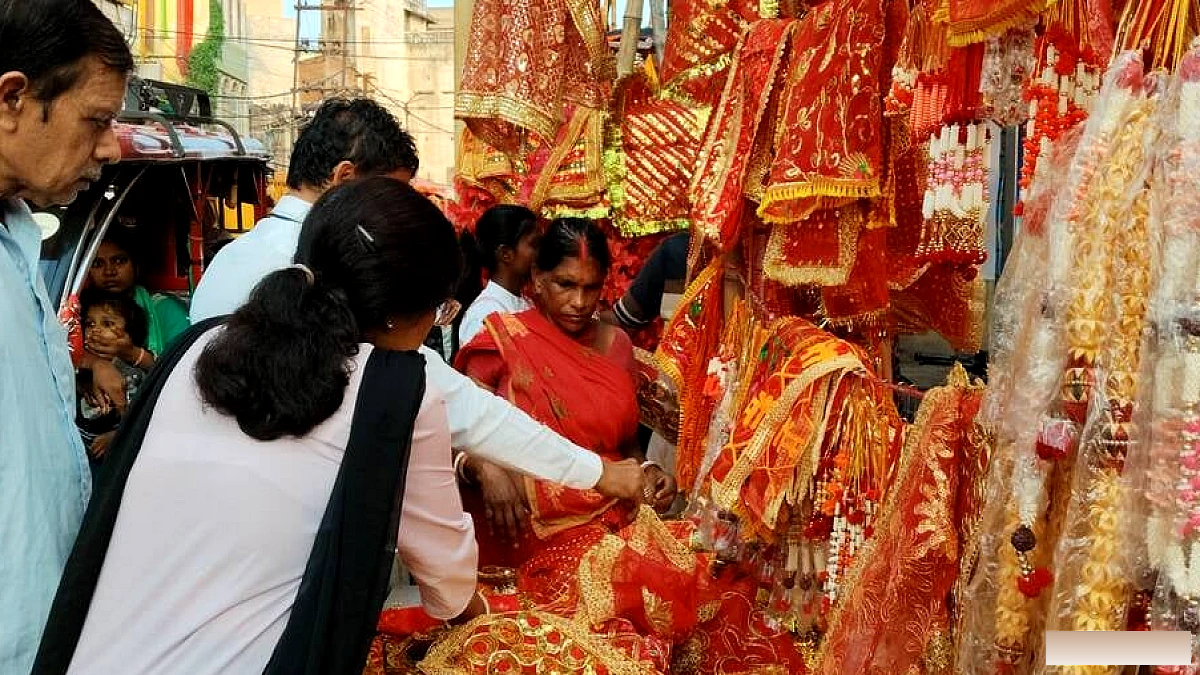 मां शैलपुत्री की पूजा से शुरू होगा नवरात्र: मुजफ्फरपुर के बाजारों में बढ़ी रौनक; पूजन सामग्री की खरीदारी तेज