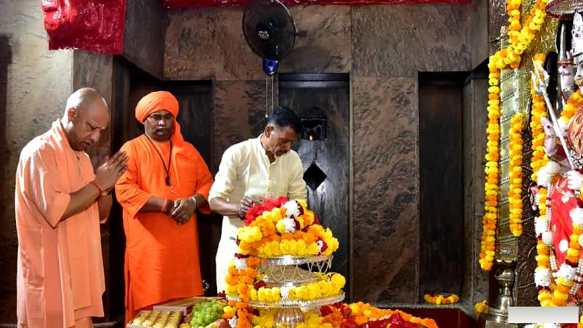 सीएम योगी ने शारदीय नवरात्र में मां पाटेश्वरी के दरबार पर बलरामपुर के विकास का पुनः संकल्प लिया