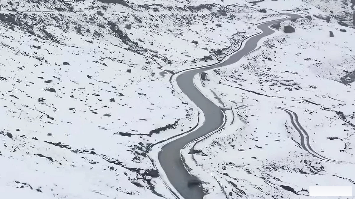 उत्तराखंड की चोटियों पर बर्फबारी, केदारनाथ यात्रा पर बाढ़‑भूस्खलन का खतरा, 16 तक लगातार बारिश की संभावना