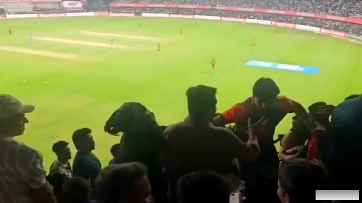 इंदौर स्टेडियम में मैच देखते समय दर्शकों के बीच हिंसक झड़प; एक युवक को अर्धनग्न किया गया