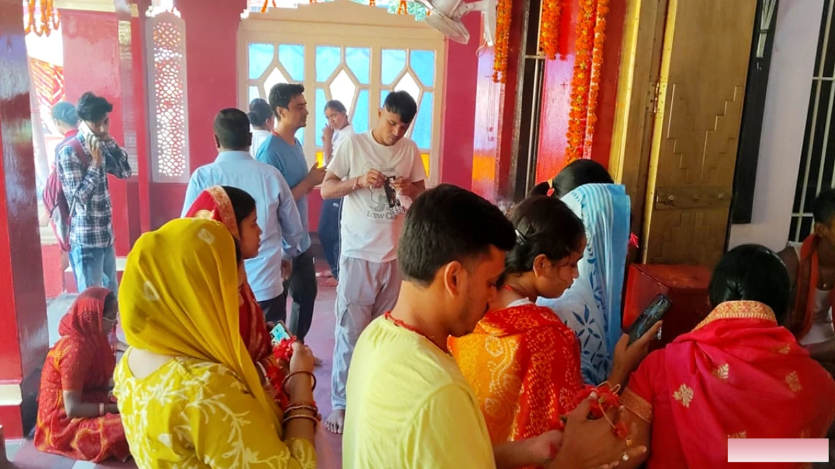 मुजफ्फरपुर में मां ब्रह्मचारिणी की पूजा के लिए उमड़ी भीड़, मंदिरों में भक्तों का तांता