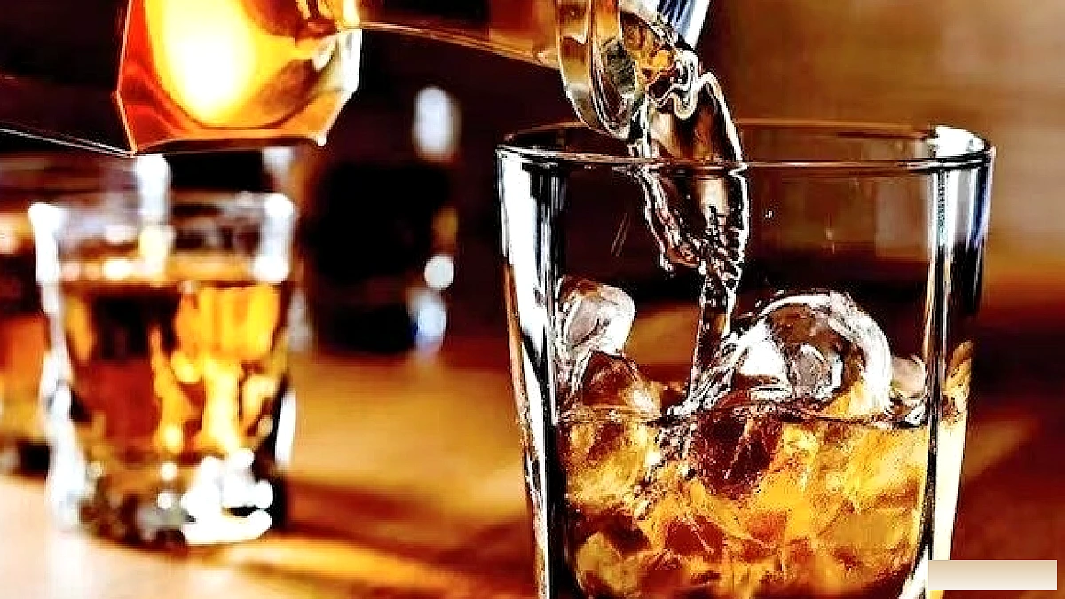 Old Monk को 500 करोड़ का नुकसान, FSSAI ने लेबल पर ‘Rum‑like’ लिखने की मांग