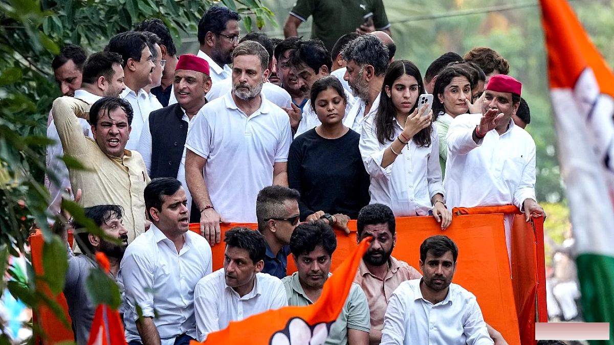 राहुल गांधी ने 11 विपक्षी नेताओं के साथ SC में SIR को रद्द करने की याचिका दायर की