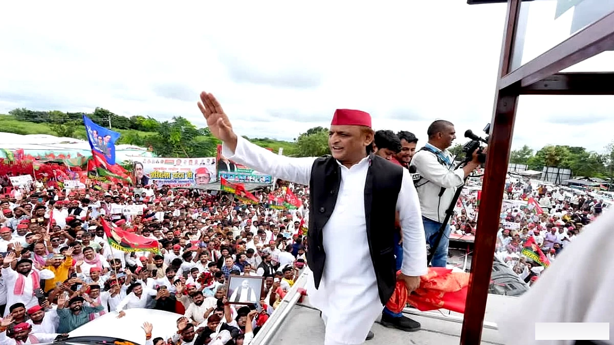 सपा ने चुनाव आयोग के साथ मतदाता सूची की खामियों को रोज़ उजागर करने का फैसला किया