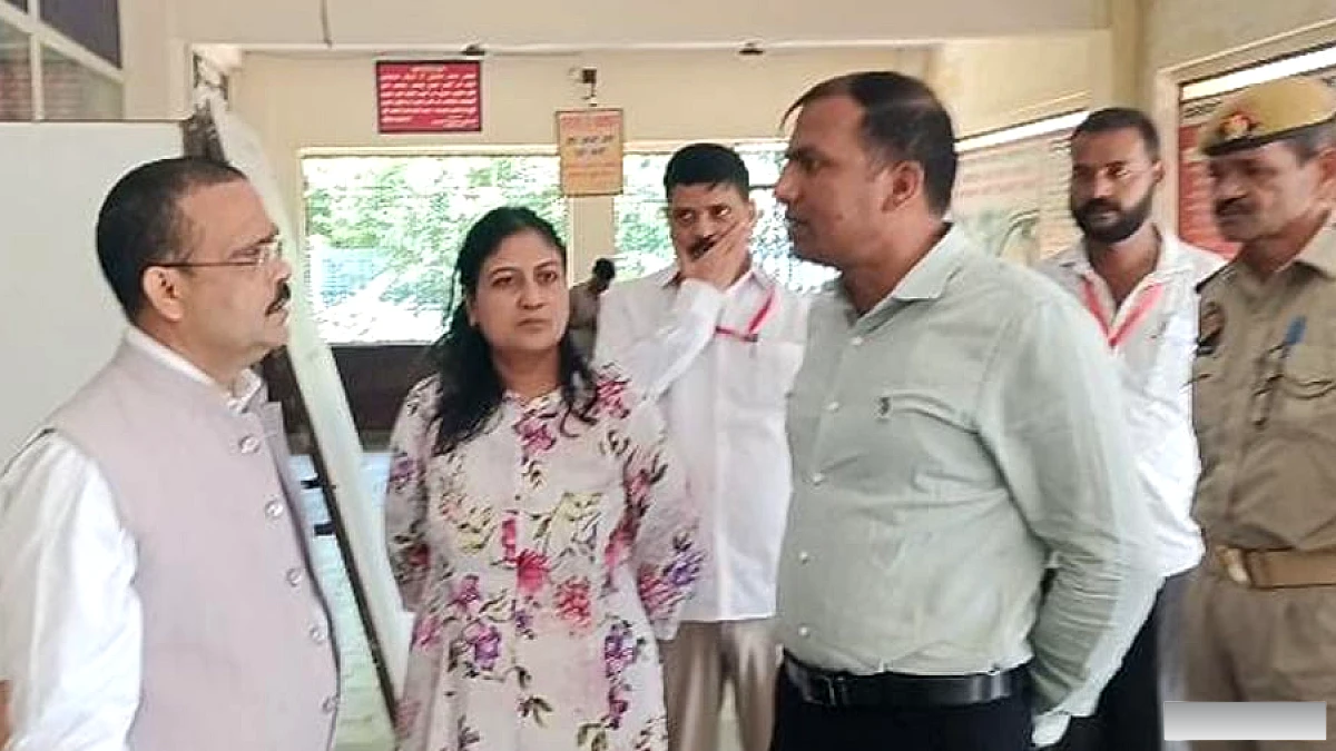 आरटीओ में डीटीसी निरीक्षण, बाबू के कामकाज पर चर्चा, आवेदकों से सीधे बातचीत में समस्याएँ ज्ञात