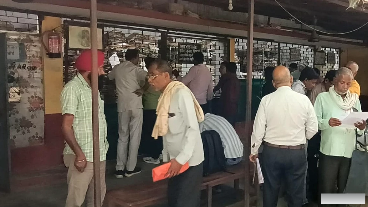 पीलीभीत में ड्राइविंग लाइसेंस बनवाने में साढ़े नौ हजार रुपये की गबन के आरोप