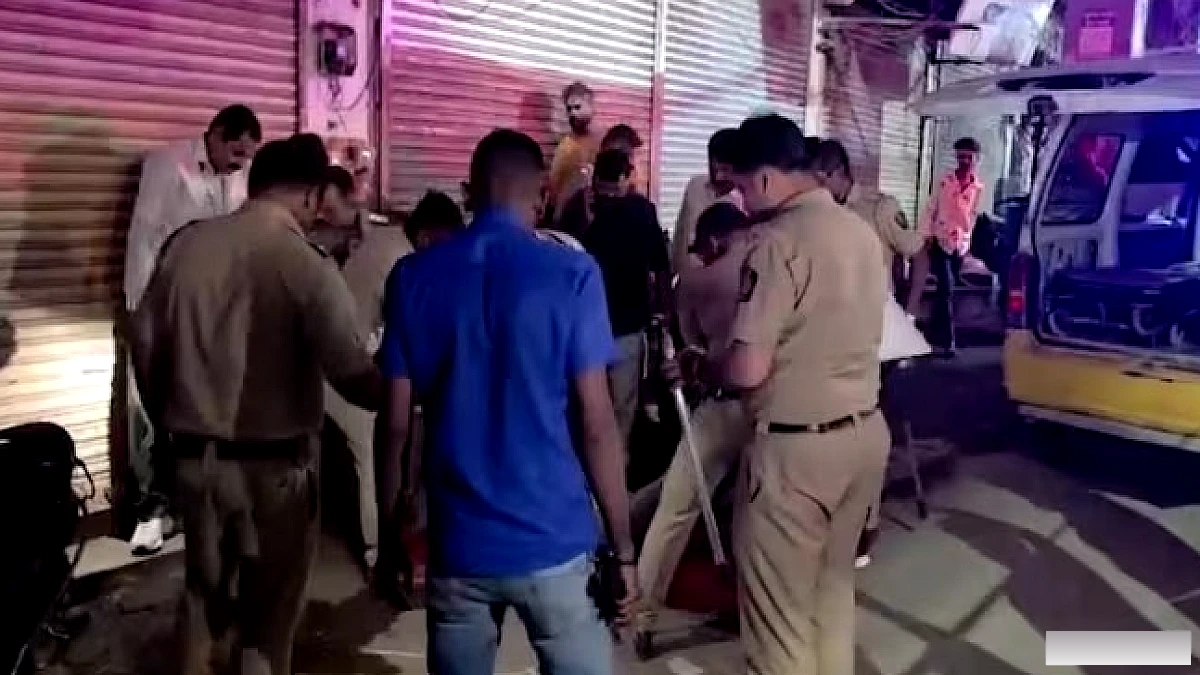 उल्हासनगर रेलवे स्टेशन में अंधाधुंध गोलीबारी, एक की मौत; मुंबई में पति को आत्महत्या के आरोप में गिरफ्तार