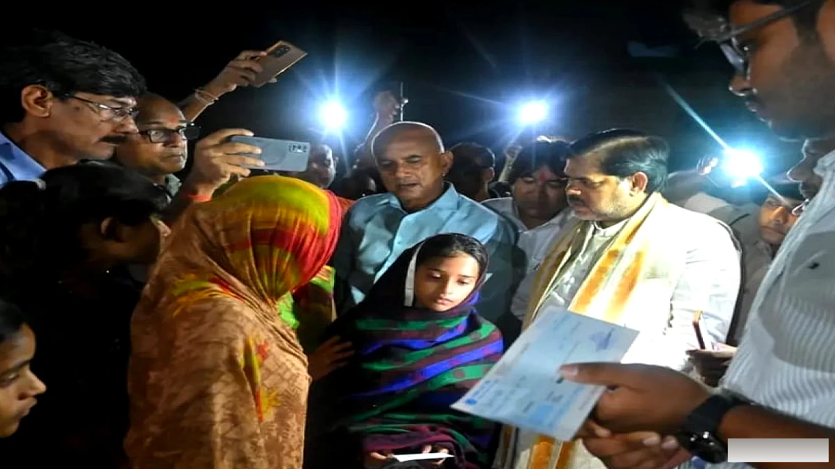 गोपालगंज गैस रिसाव हादसा: तीन बच्चों की मौत से पसरा मातम, परिजनों को मिले चार-चार लाख रुपये
